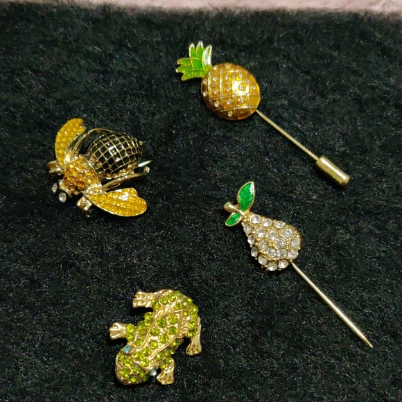 Jewelry - Brooches